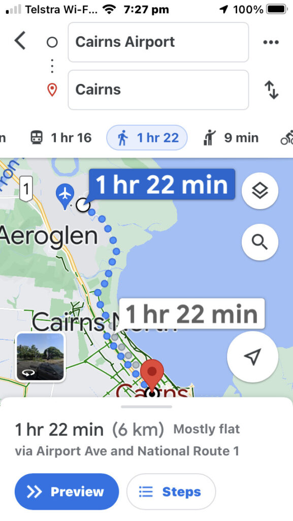 ケアンズ空港からケアンズ中心部まで歩くと所要時間は何分くらい？